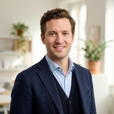 Портрет довольного клиента Александра